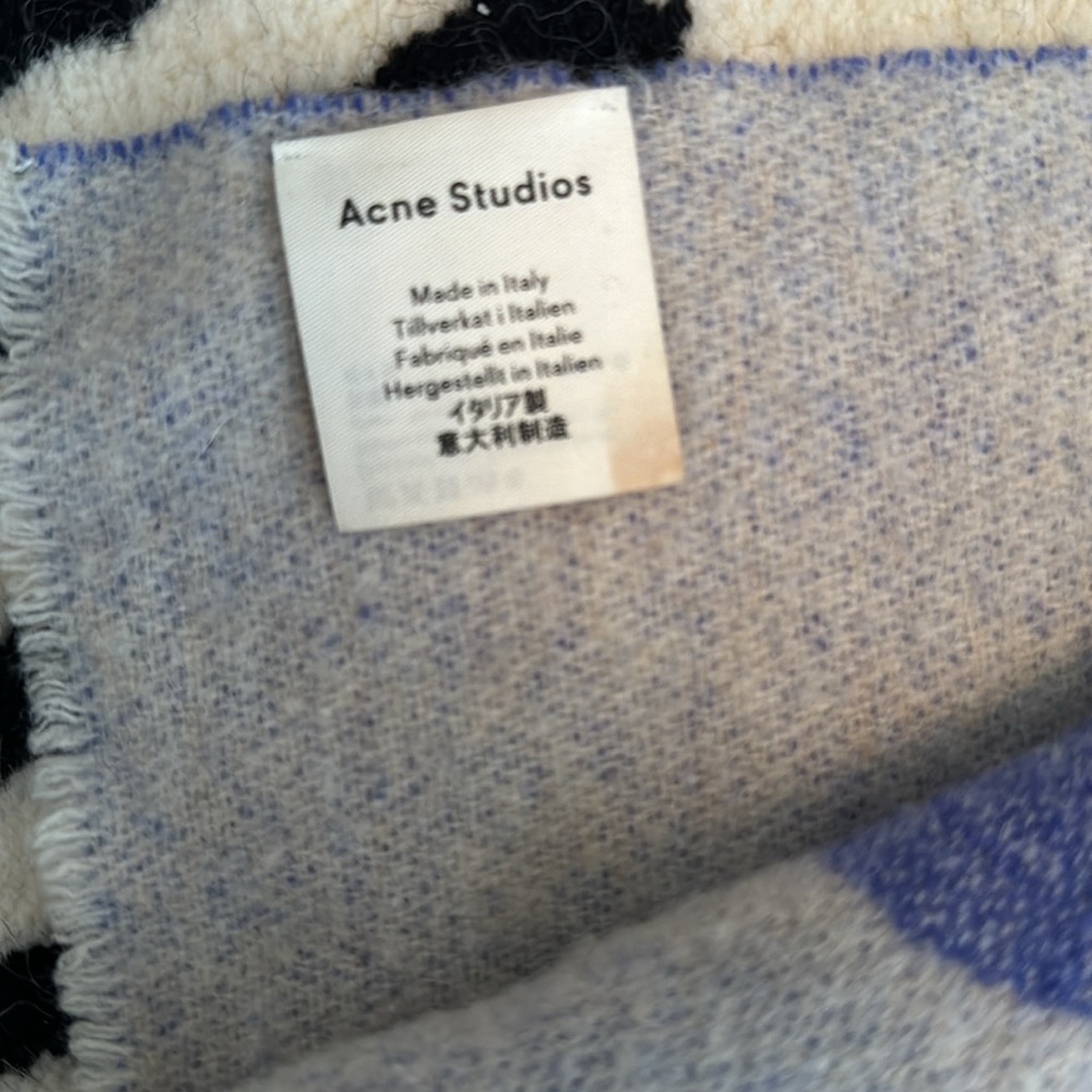 Acne Studios LOGO JACQUARD SCARF. Blue / Grey - Picture 6 of 7
